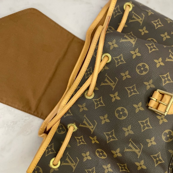 SOLD ON INSTAGRAM PAGE. LOUIS VUITTON MONTSOURIS GM BACKPACK - Picture 10 of 16